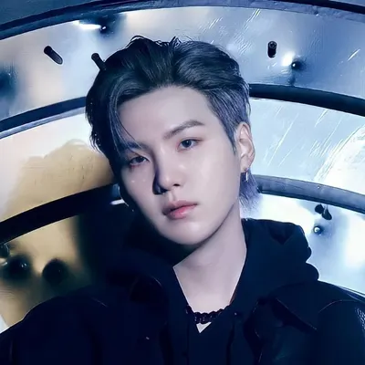SUGA (슈가)