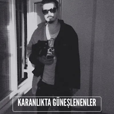 Karanlıkta Güneşlenenler