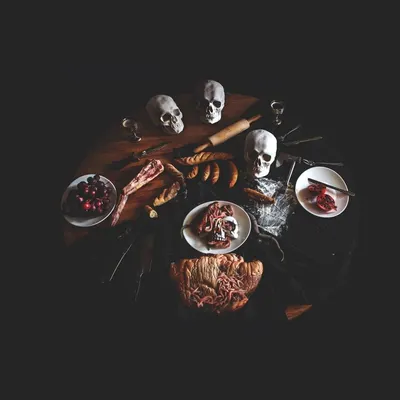 черви в черепе (worms in the skull)